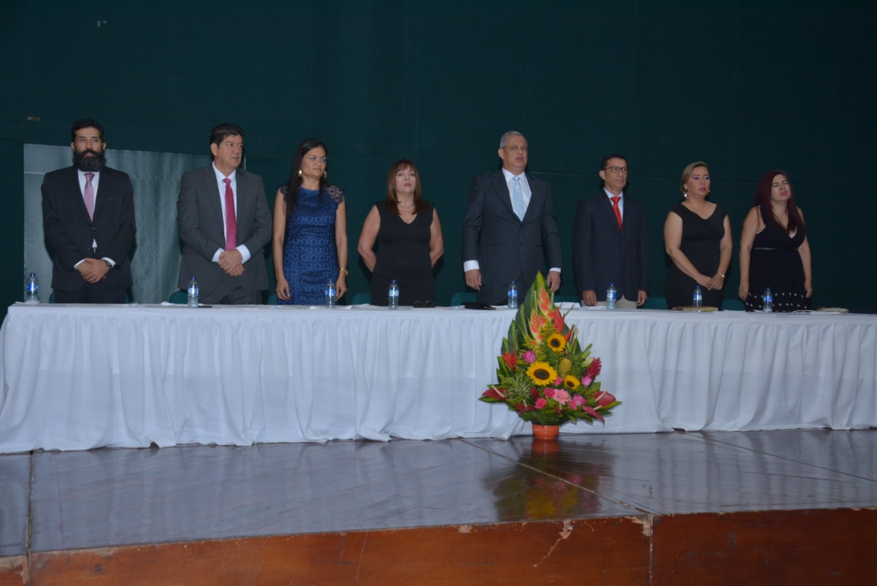 La graduación contó con la participación de las directivas, docentes, amigos y familiares de los graduandos.